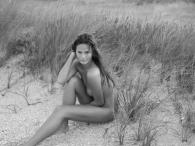 Chrissy Teigen roznegliżowana na plaży